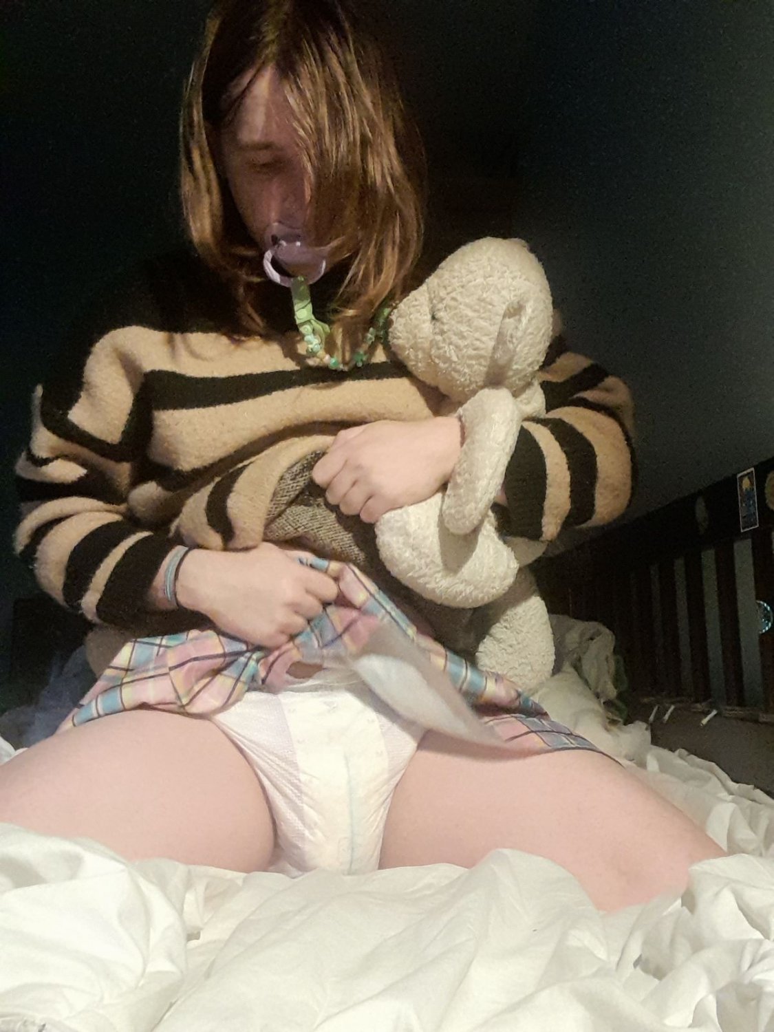 Sissy Elle can´t stop showing herself in diapers. Kik, snapchat, tumblr: dipdab66/ Reddit: soggydips #wiOSjzab