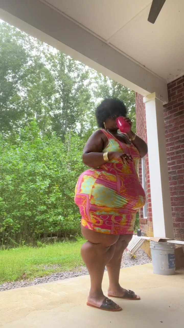 Ssbbw legend BIGG LIZZ showing off #uCEt6Pb3
