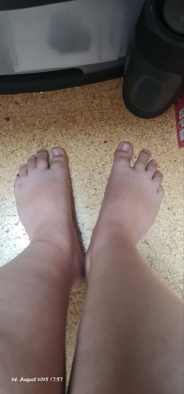 Anna-Maria Lindel, meine Hurenfüsse gehören eigentlich in hohe High-Heels #OJzNTTM8