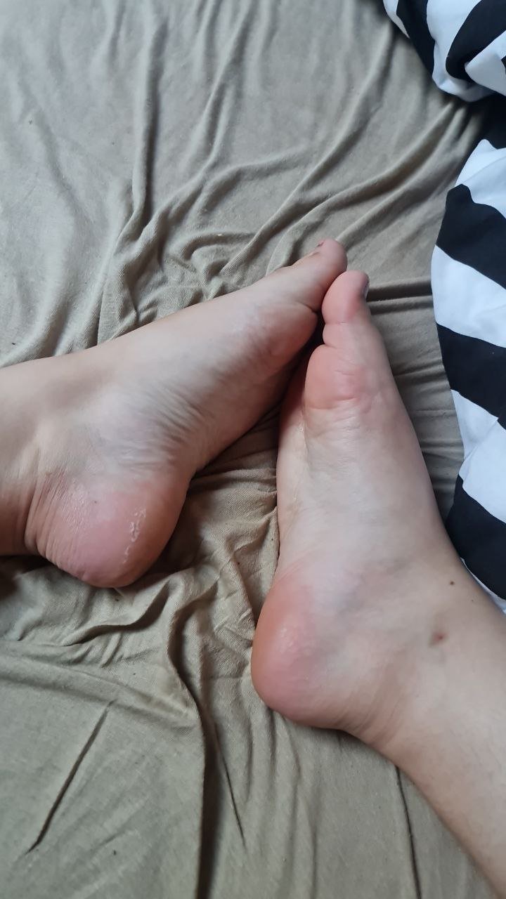 Anna-Maria Lindel, meine Hurenfüsse gehören eigentlich in hohe High-Heels #Ph34Lip0