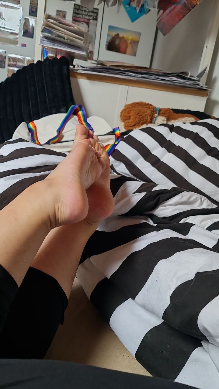 Anna-Maria Lindel, meine Hurenfüsse gehören eigentlich in hohe High-Heels #Slt0y47l