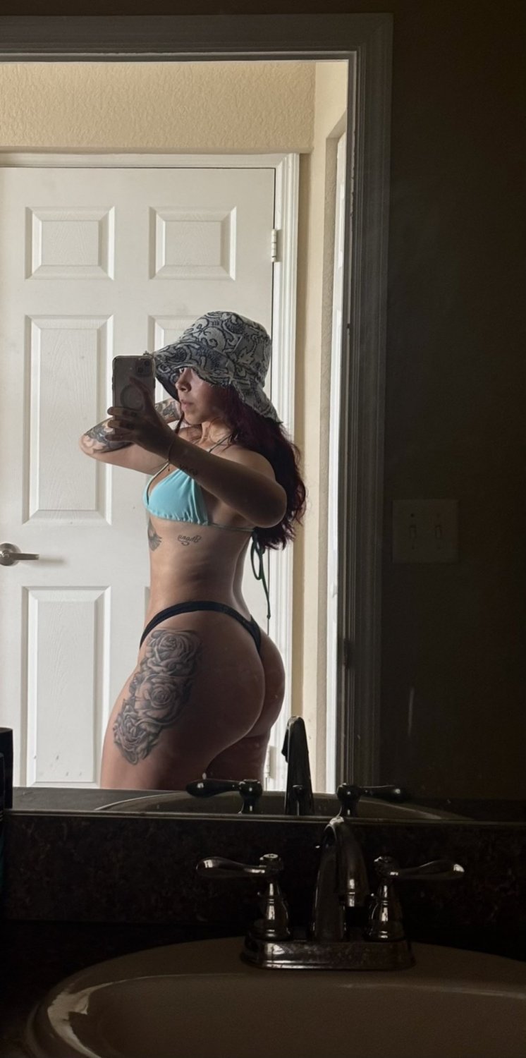 🍑📱 Booty Selfie #Uc4Aeoaq